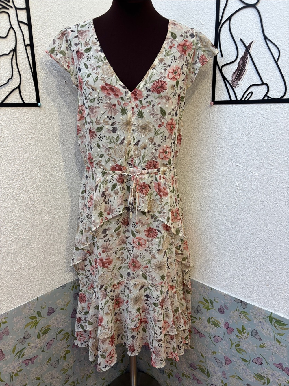Good Hart By Miltda Jane ruffle sleeve cream mauve pink floral dress. Size S.
